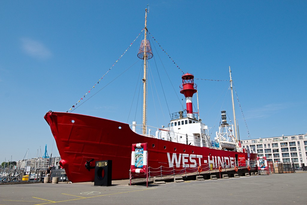 zeebrugge belgie hdr badplaats lissewege marine
